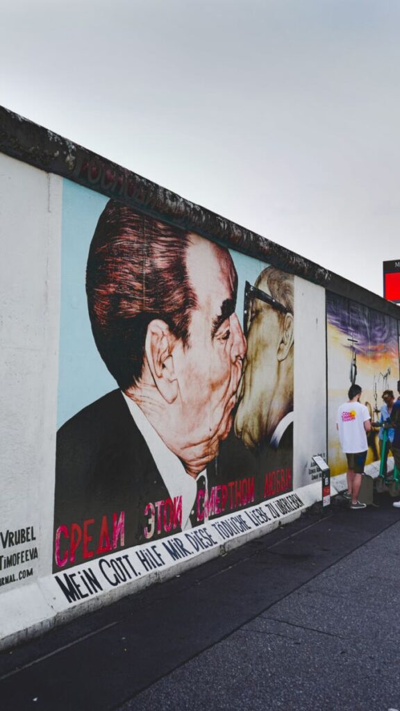 Der Kuss auf der Berliner Mauer